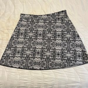 Soybu 1X Black & White Skirt EUC 24” waist to hem